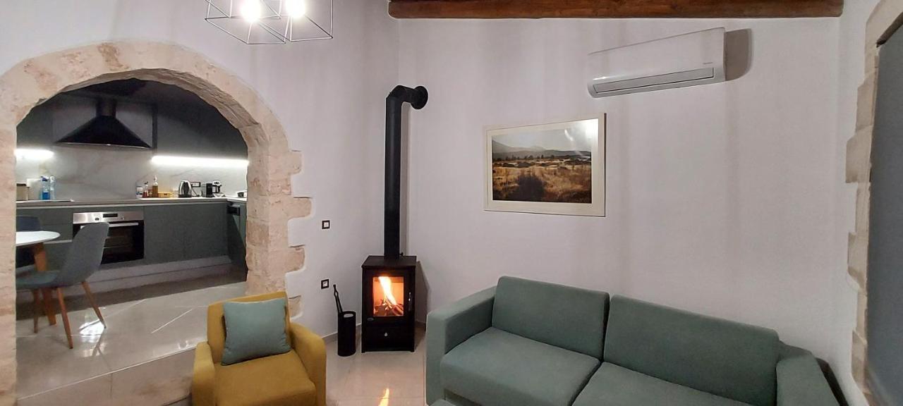 Wood And Stone Apartment Tsikalaria  Екстериор снимка